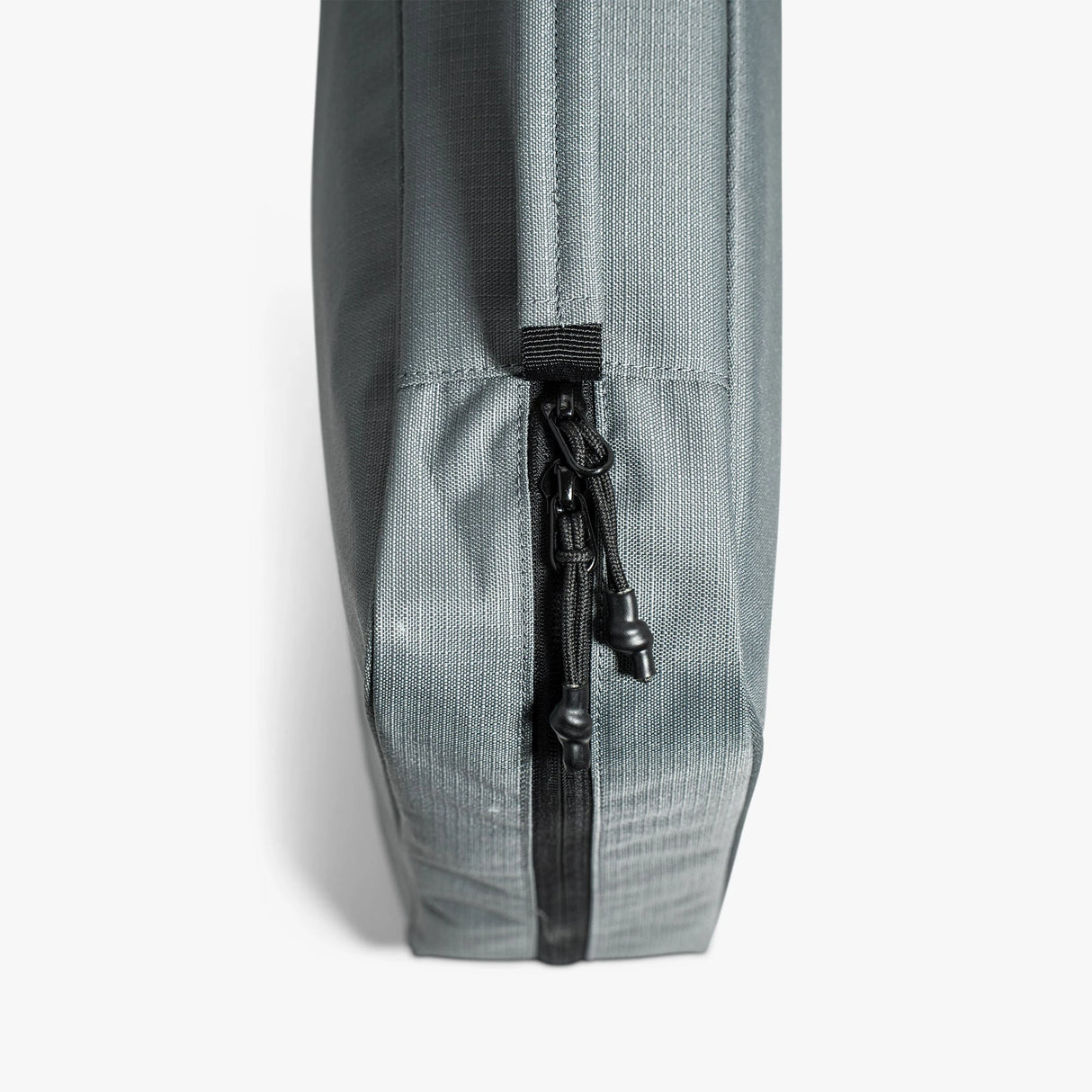 AFTCO Lure Binder zip-around closure detail